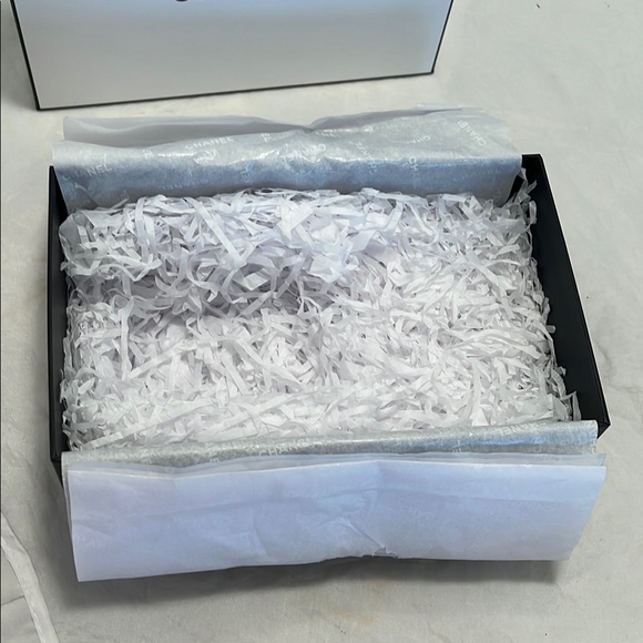 CHANEL Classic White Gift Box - Picture 9 of 11